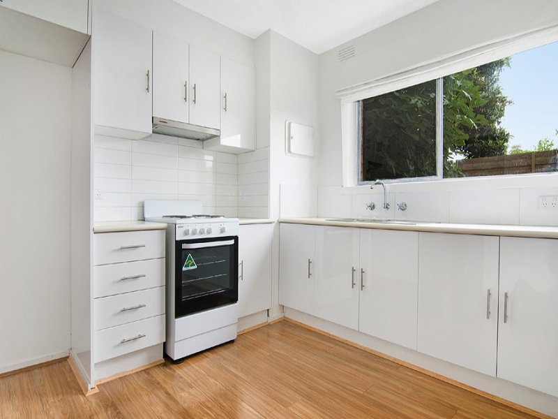 3/13 Stephen Street, Yarraville image 2