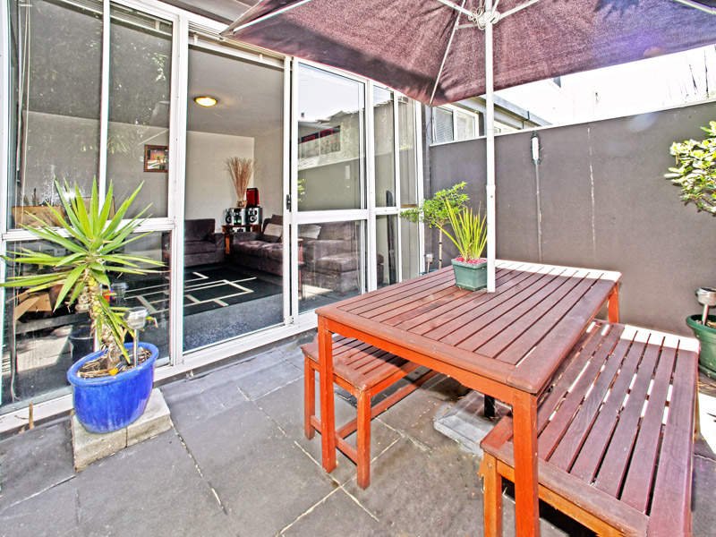 3/130 Glenhuntly Road, Elwood image 1