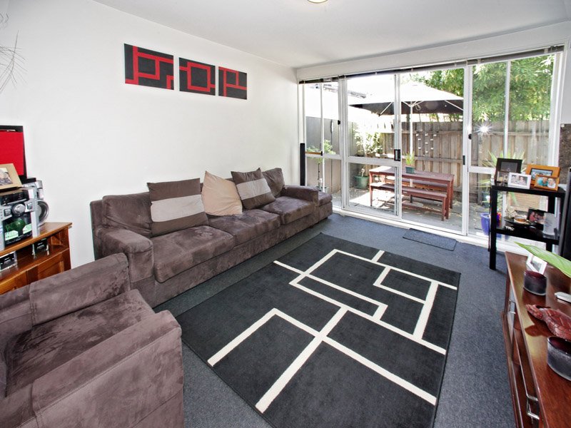3/130 Glenhuntly Road, Elwood image 2
