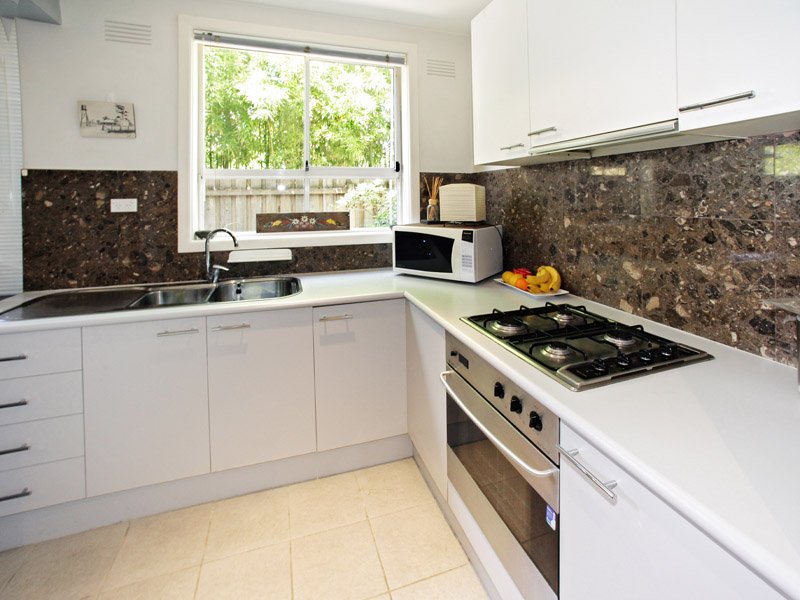 3/130 Glenhuntly Road, Elwood image 3