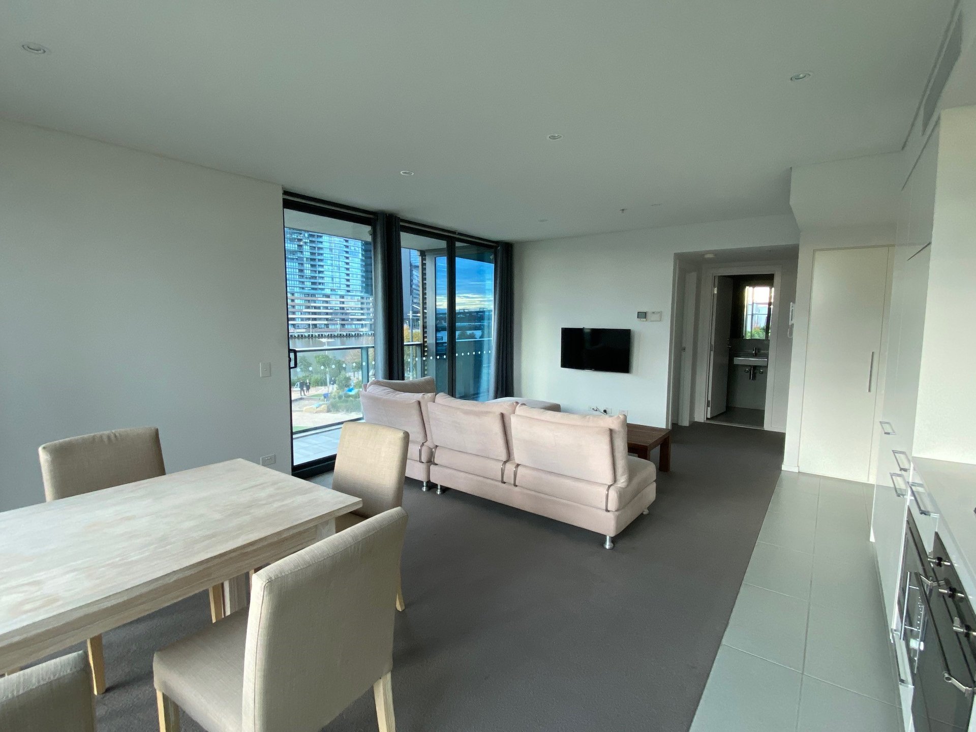 313/13 Point Park Crescent, Docklands image 2