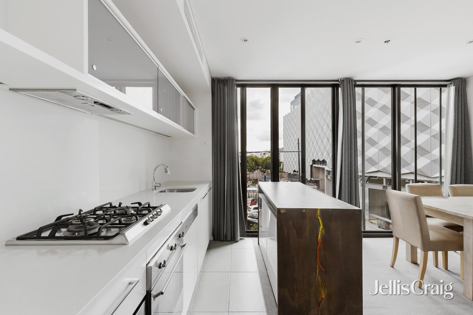 313/13 Point Park Crescent, Docklands image 2