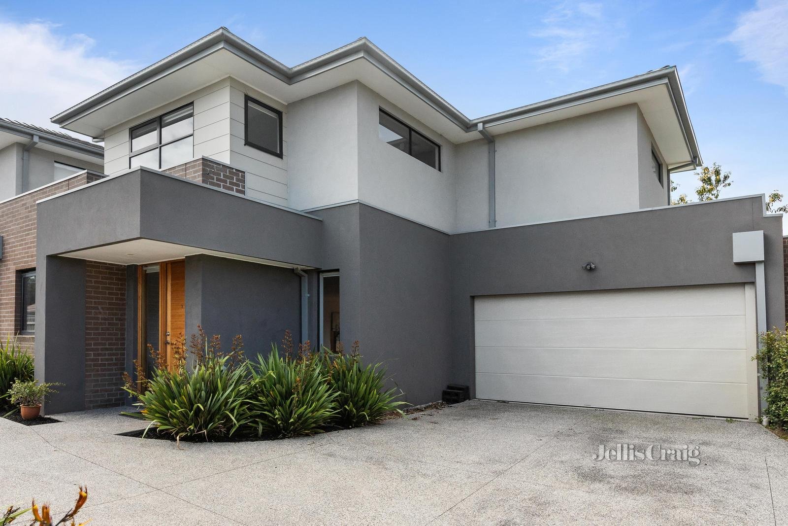 3/132 Charman Road, Mentone image 1