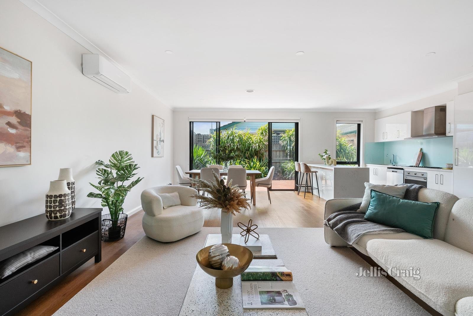 3/132 Charman Road, Mentone image 2