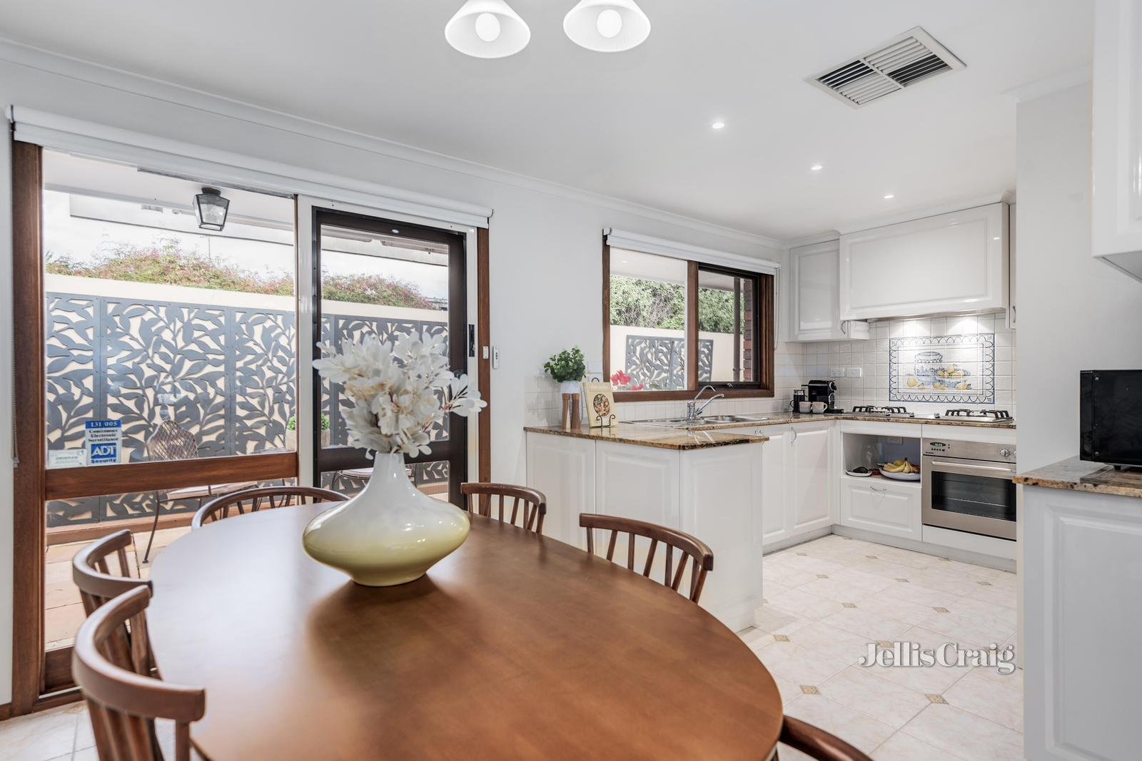 3/134 Bignell Road, Bentleigh East image 4