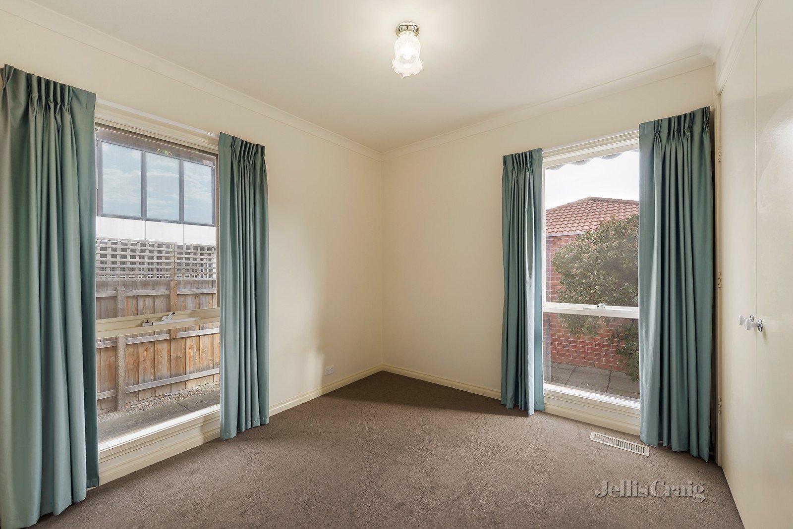 3/14 Bleazby Street, Bentleigh image 4