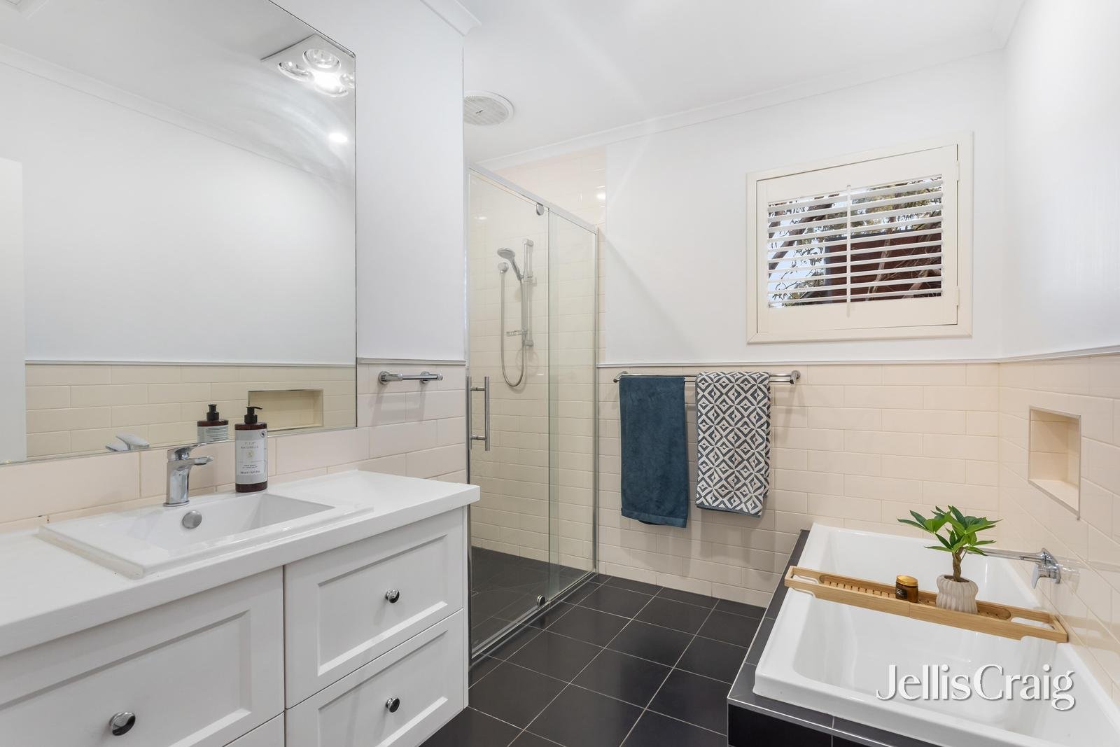 314 Lawrence Road, Mount Waverley image 12