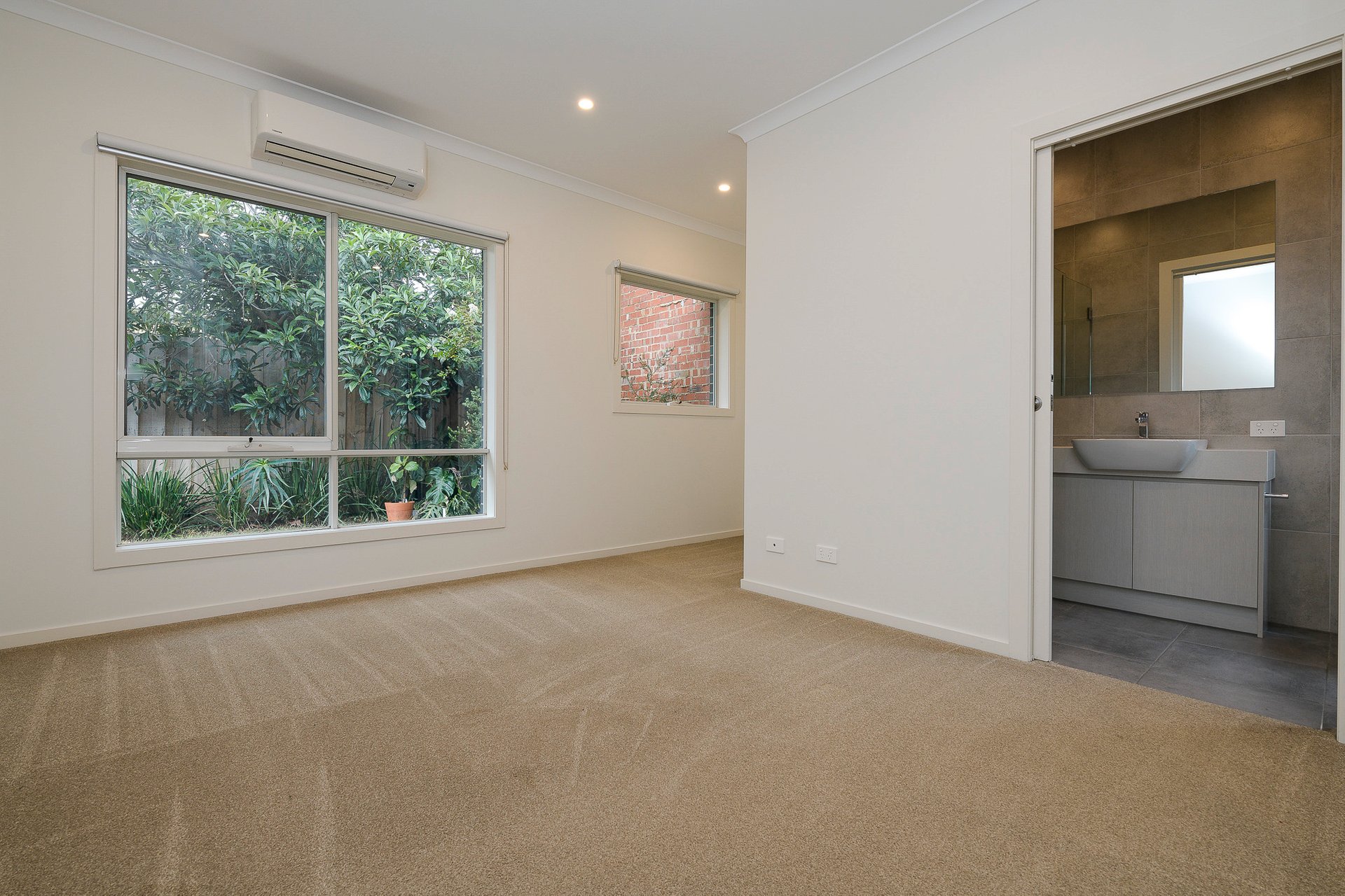 Property Gallery Thumbnail 6