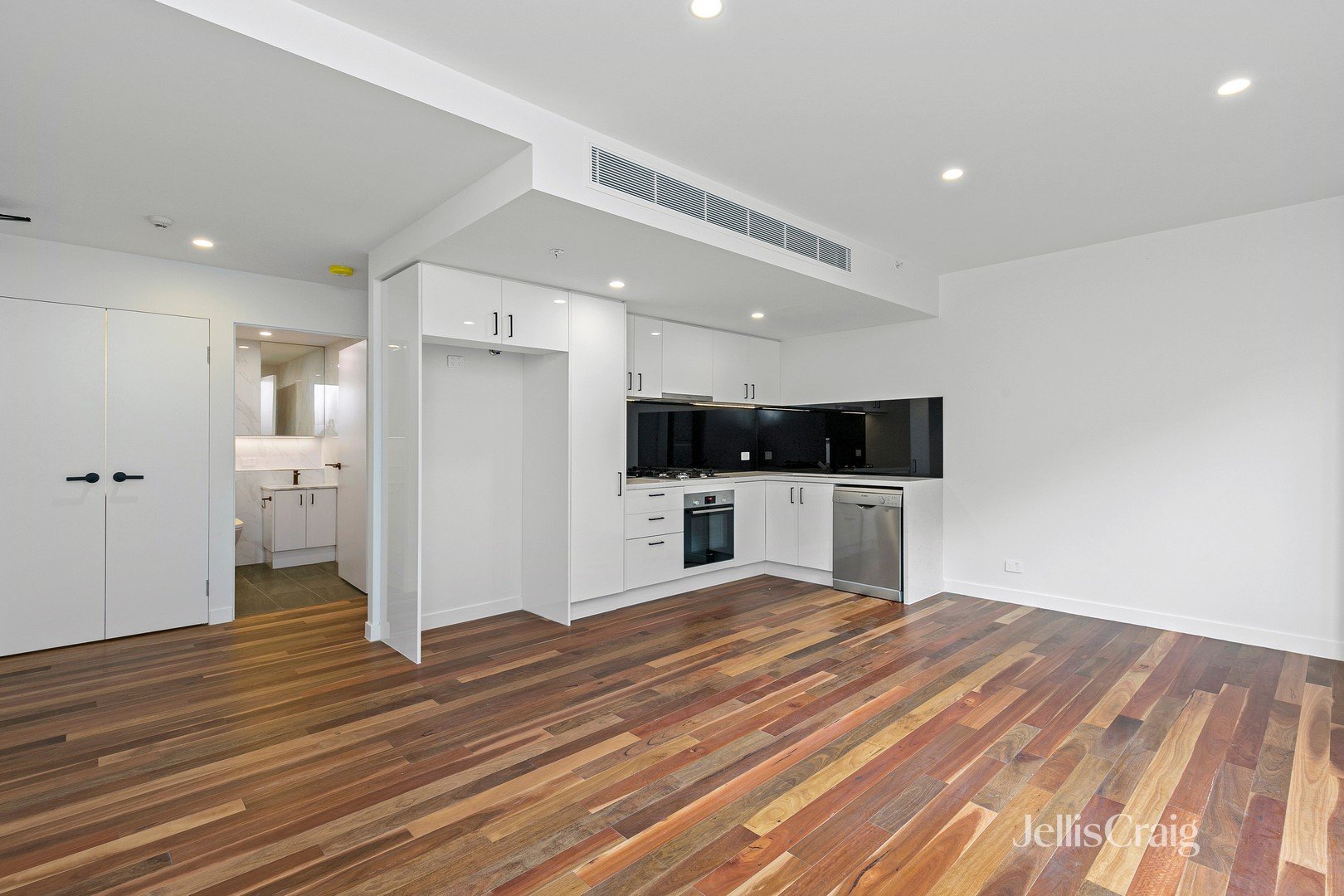 3/14 Victoria Street, Williamstown image 2