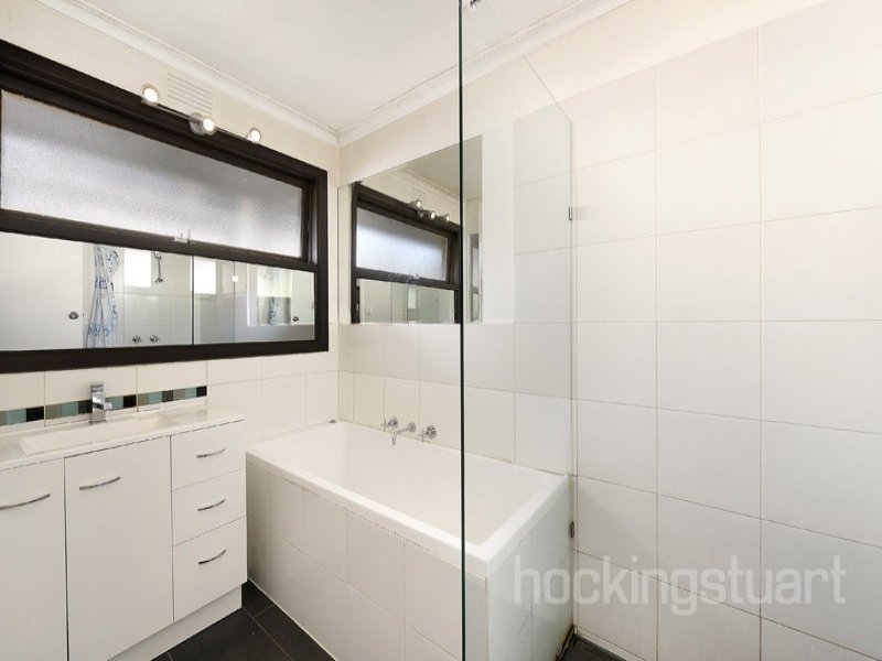 3/14 Warrigal Road, Surrey Hills image 5