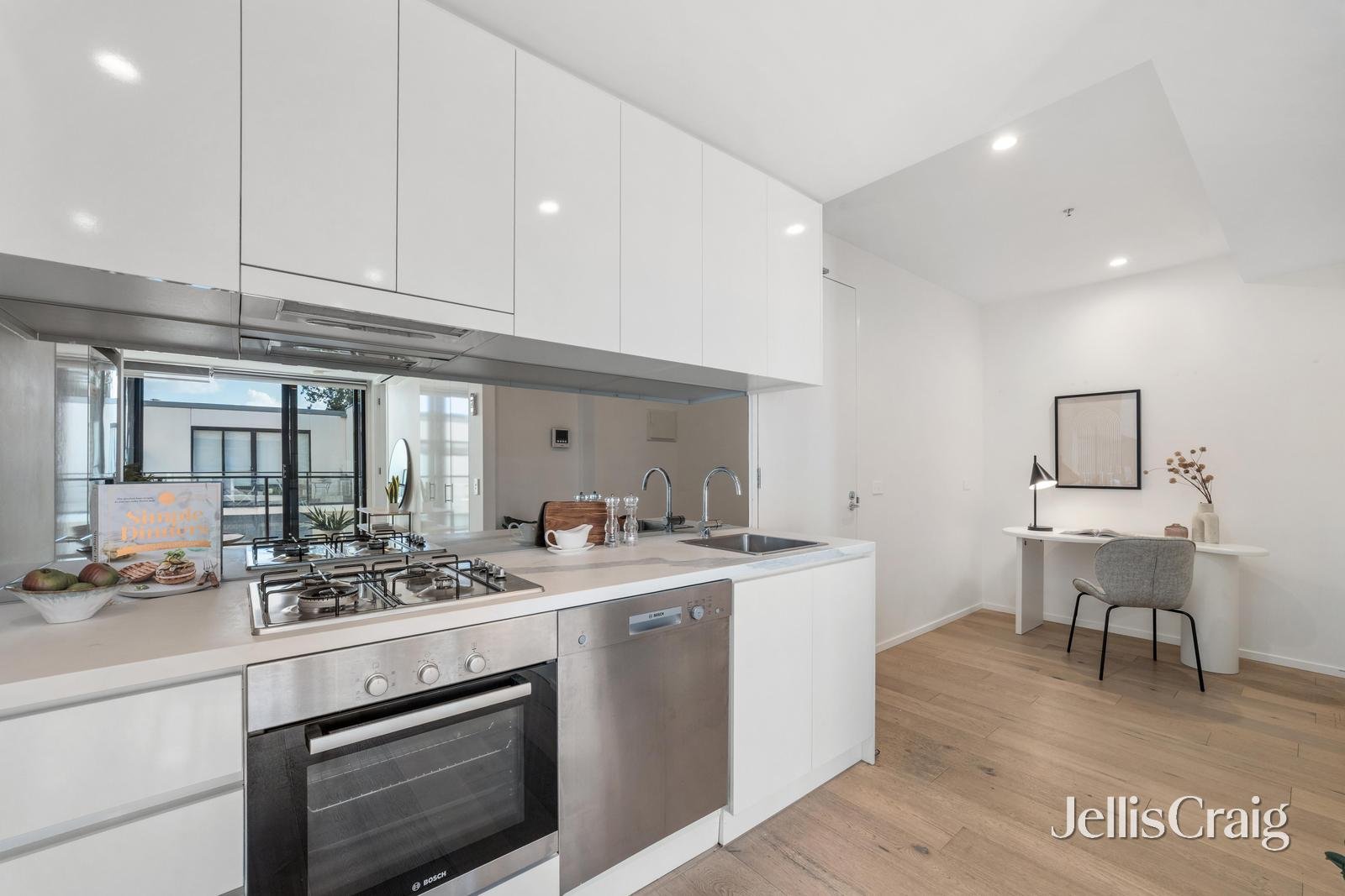 314/21 Queen Street, Blackburn image 5