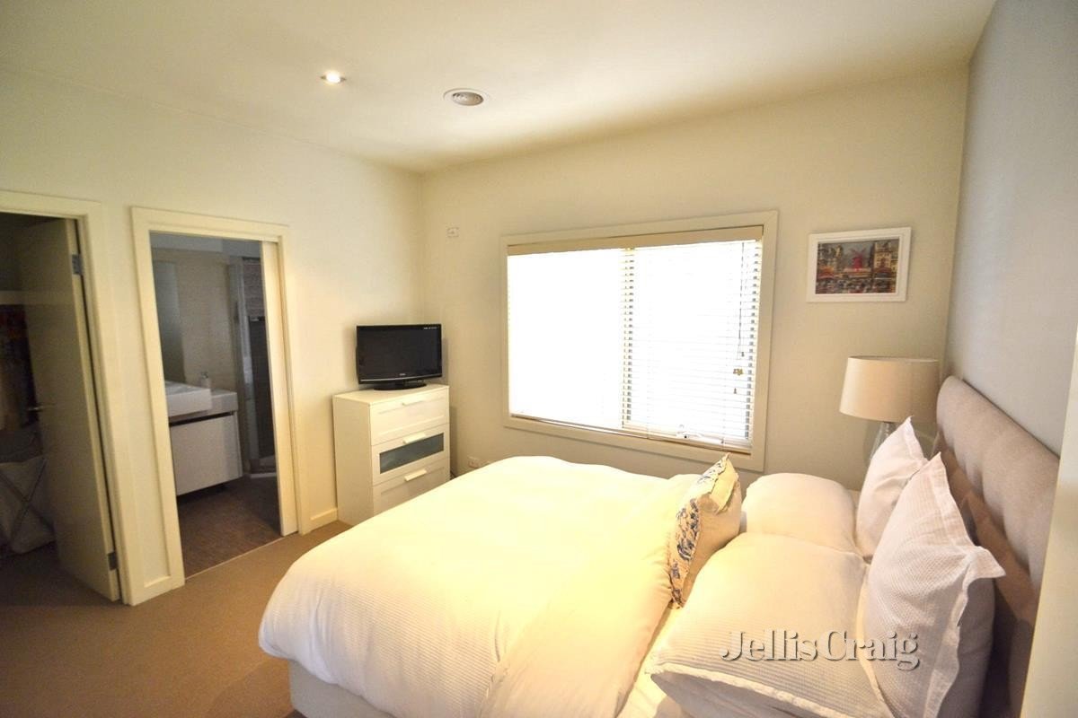 3/147 Bradshaw Street, Essendon image 5