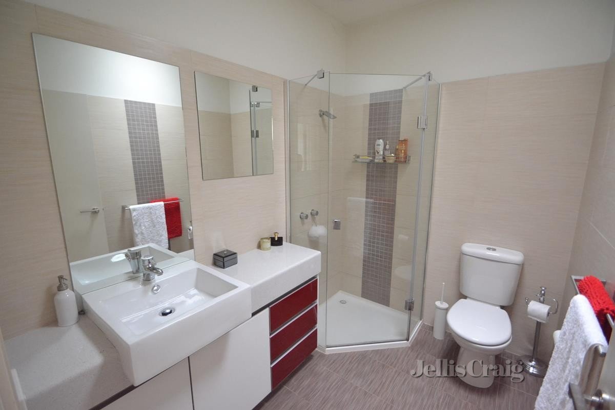 3/147 Bradshaw Street, Essendon image 6