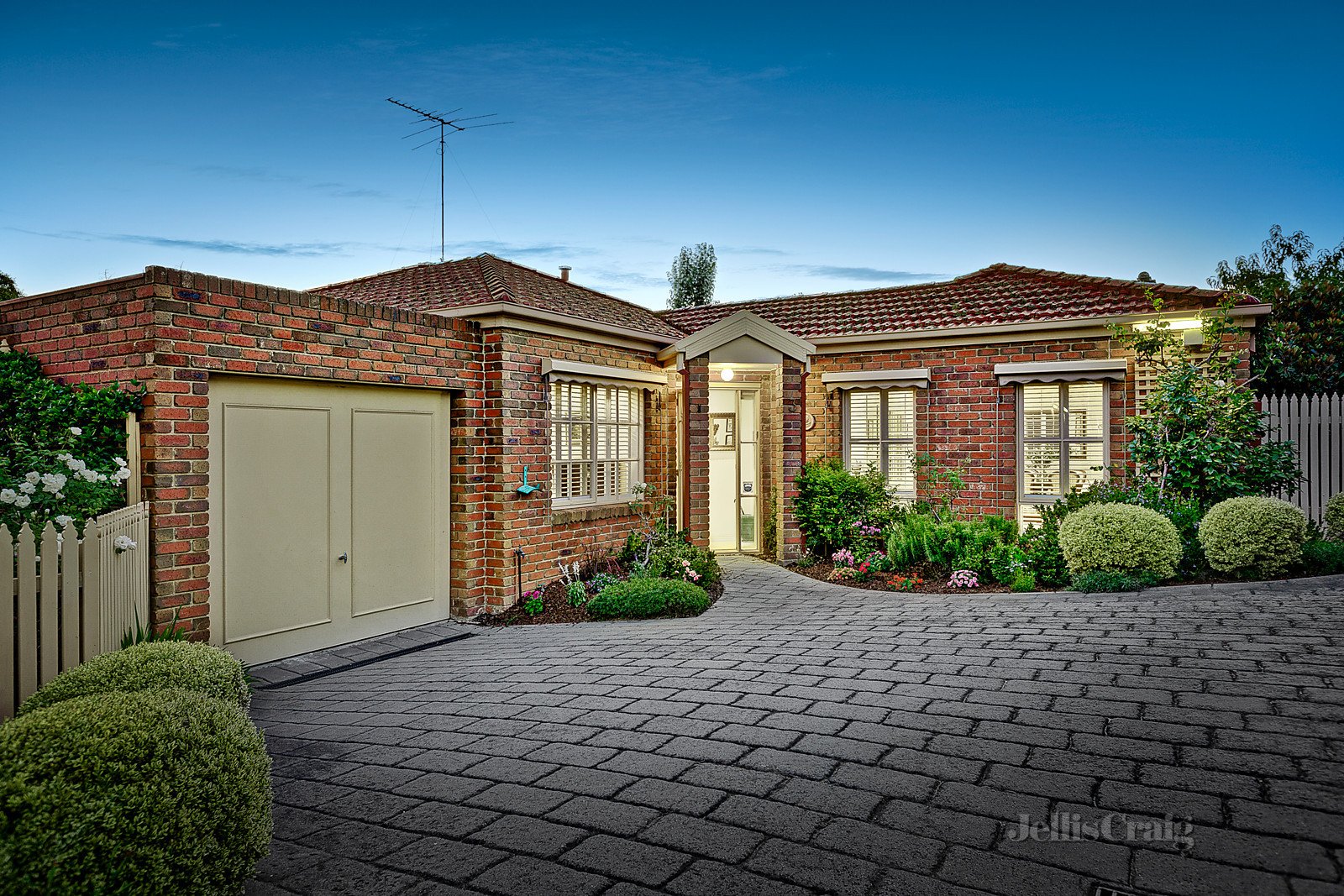 3/15 Atkins Street, Kew image 1