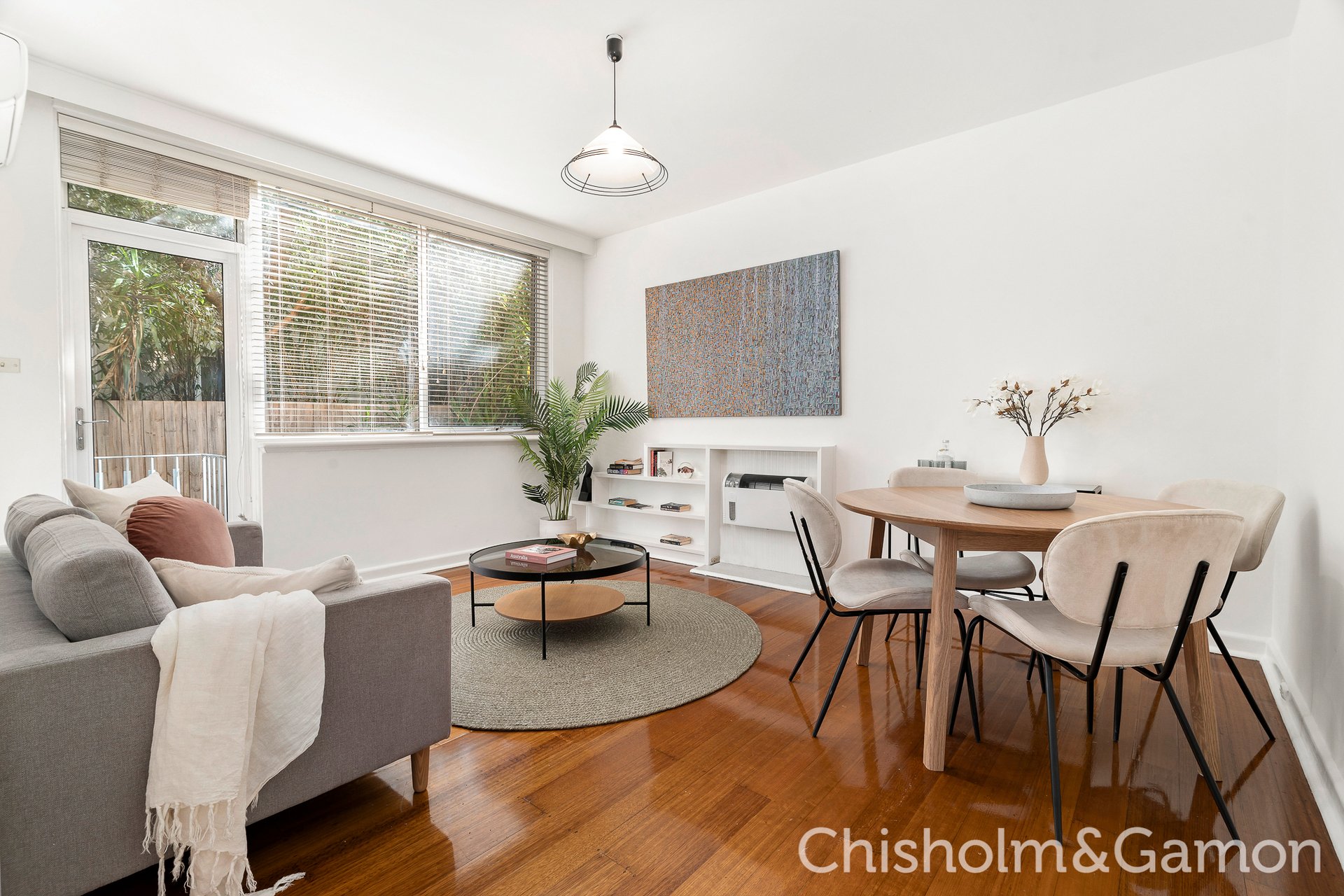 3/15 Beach Avenue, Elwood image 1