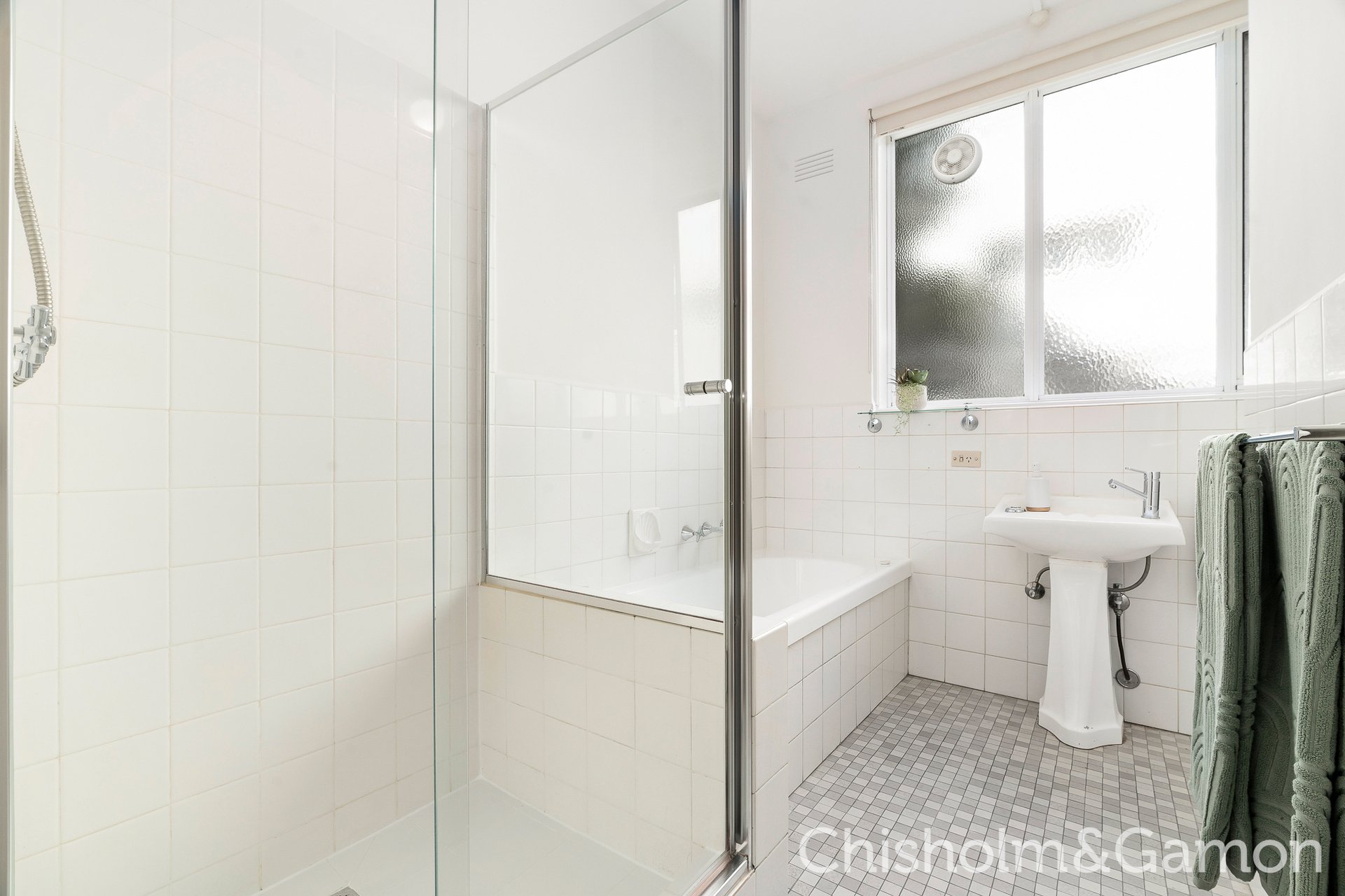 3/15 Beach Avenue, Elwood image 7