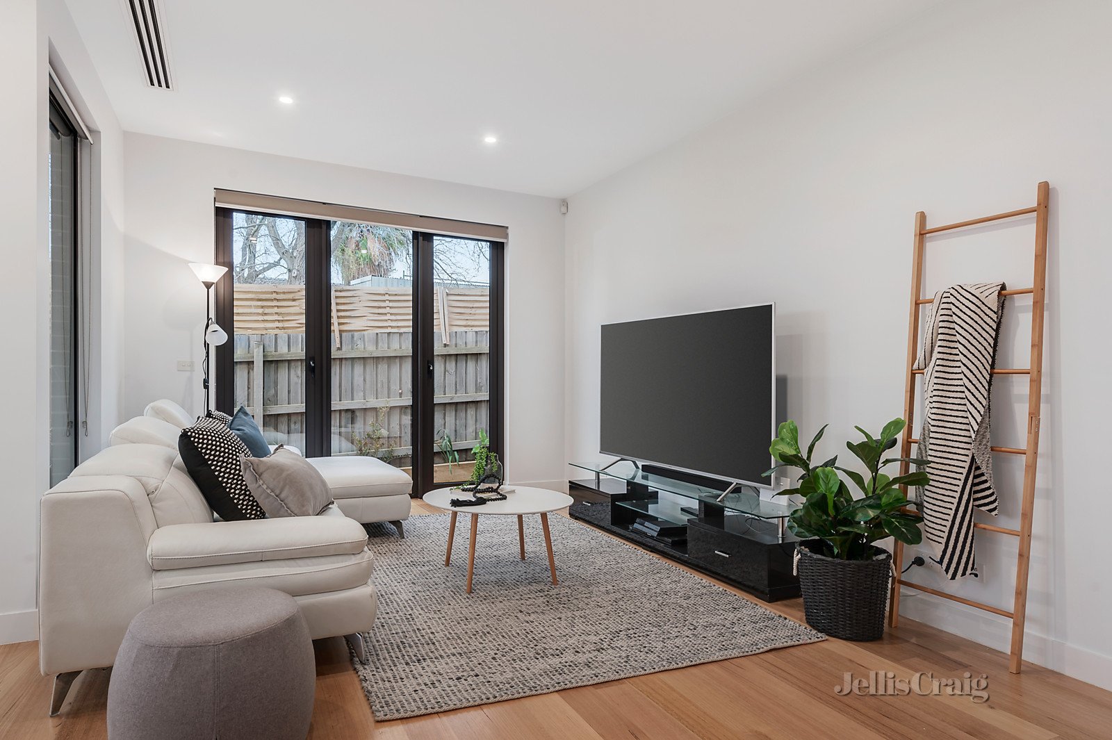 3/15 Derreck Avenue, Bulleen image 5