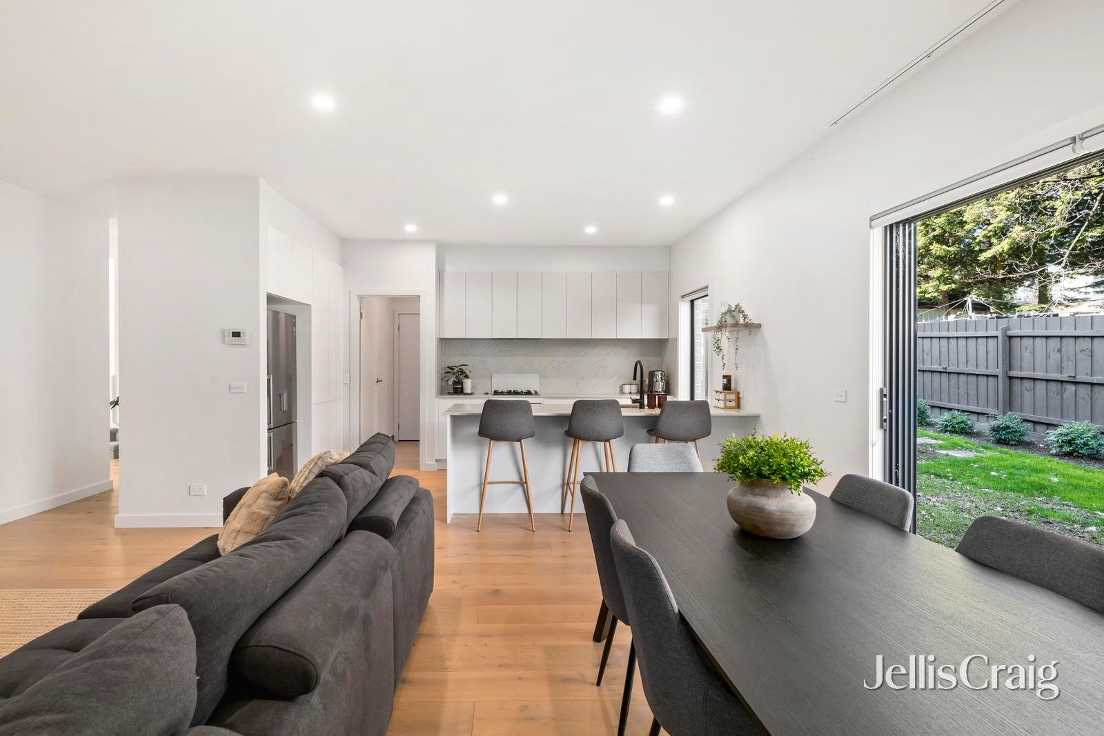 3/15 Gladys Grove, Croydon image 4