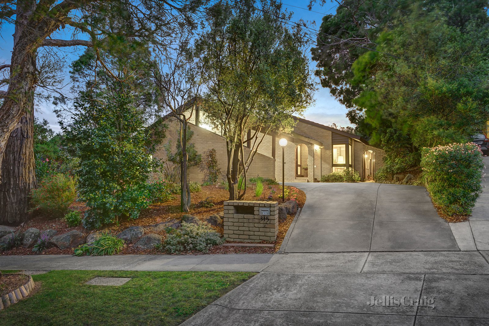 315 Lawrence Road, Mount Waverley image 1