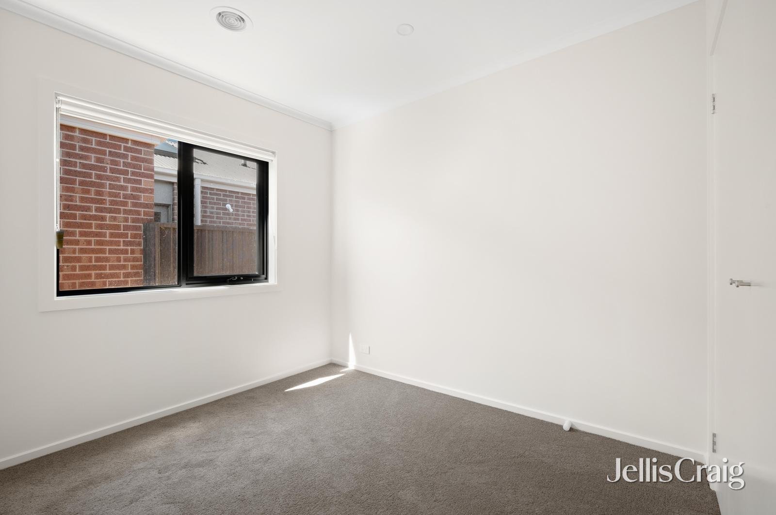 3/15 Limetree Way, Lake Gardens image 8