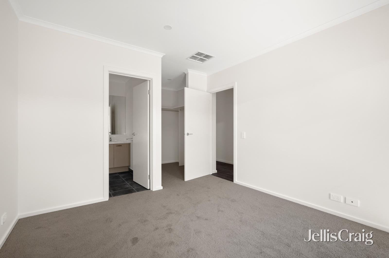 3/15 Limetree Way, Lake Gardens image 6