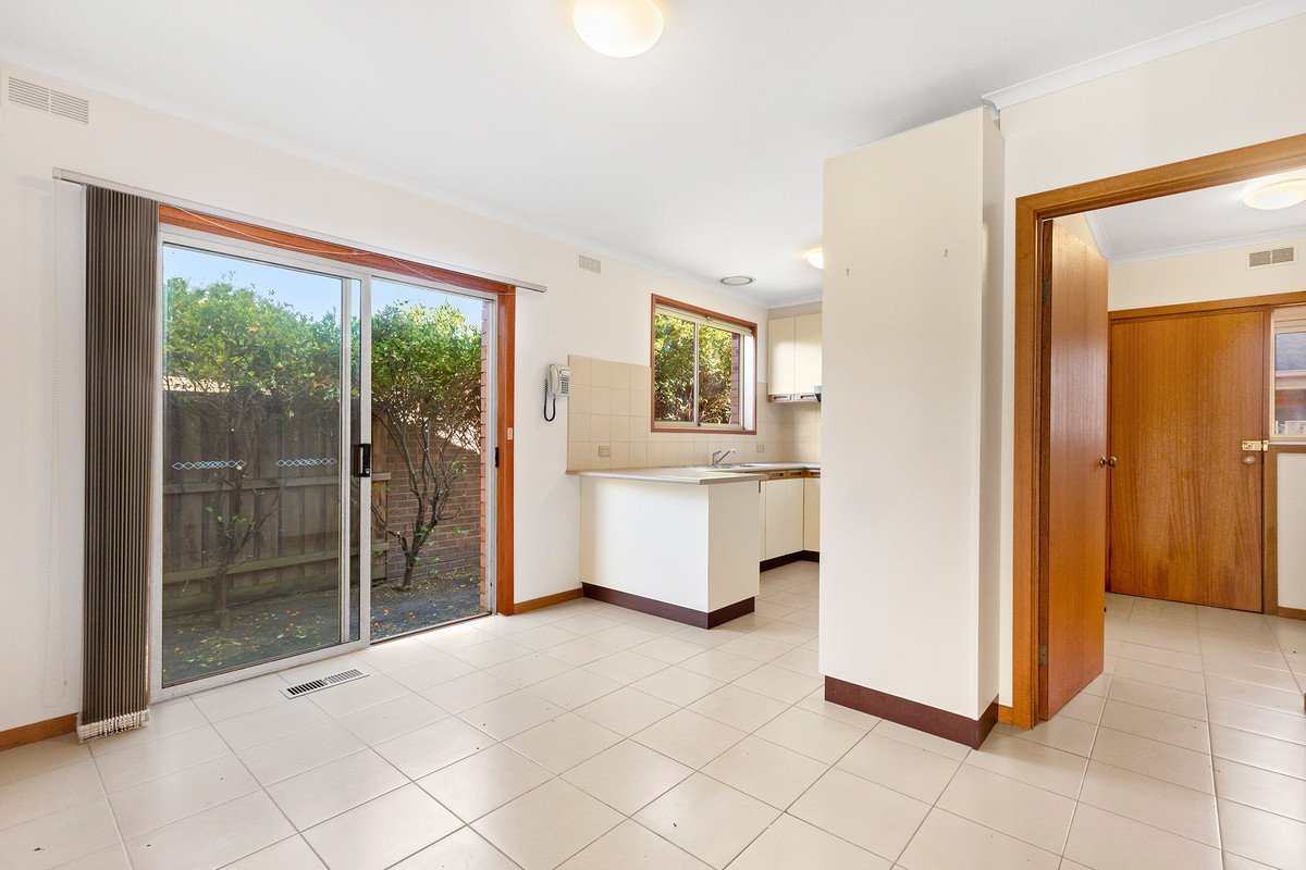 3/15 St Huberts Road, Carnegie image 3