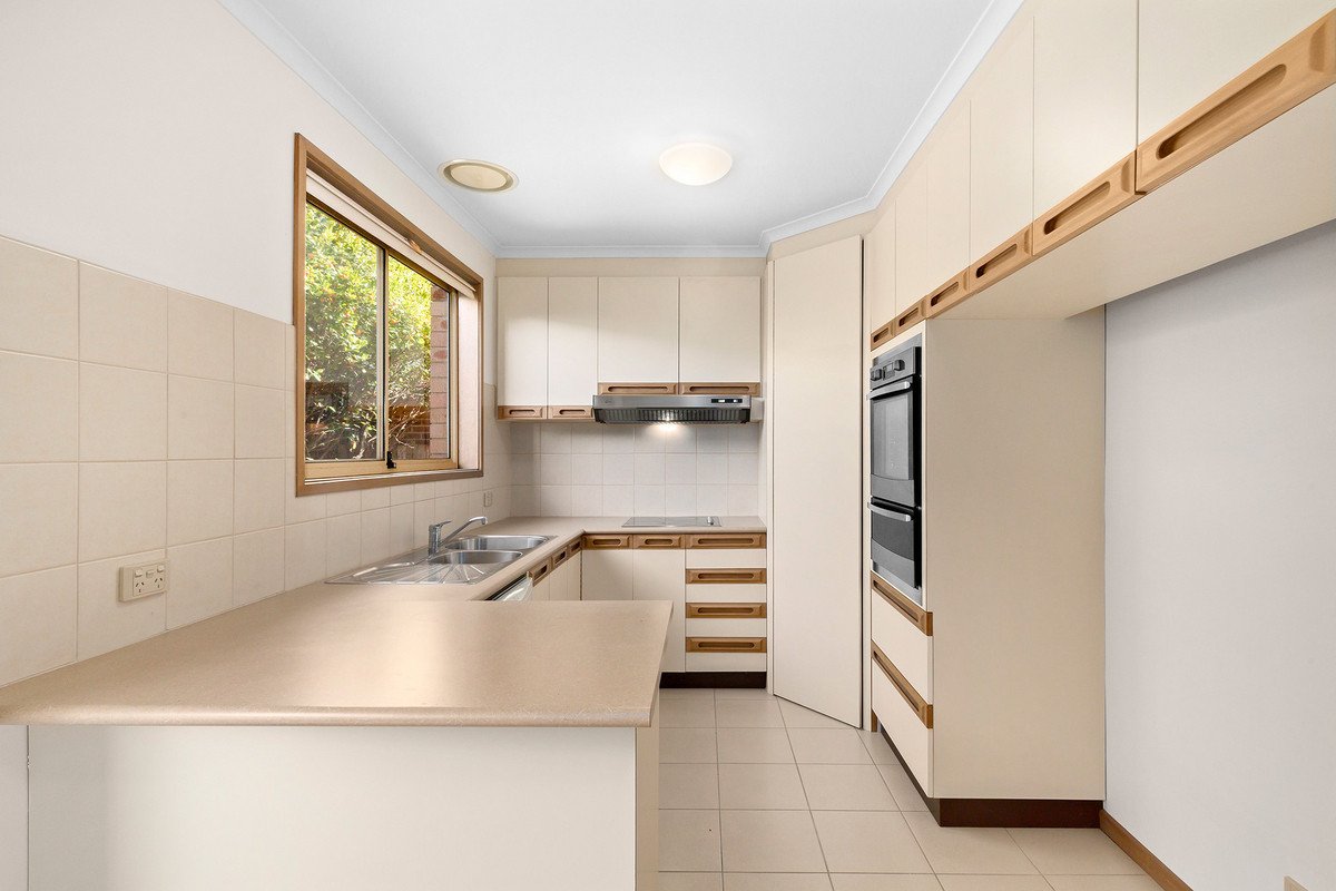 3/15 St Huberts Road, Carnegie image 4
