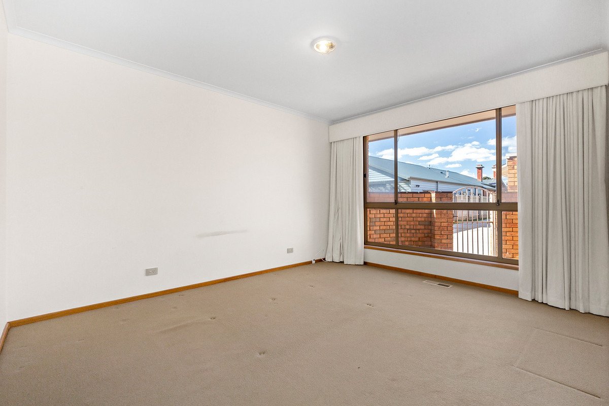 3/15 St Huberts Road, Carnegie image 5
