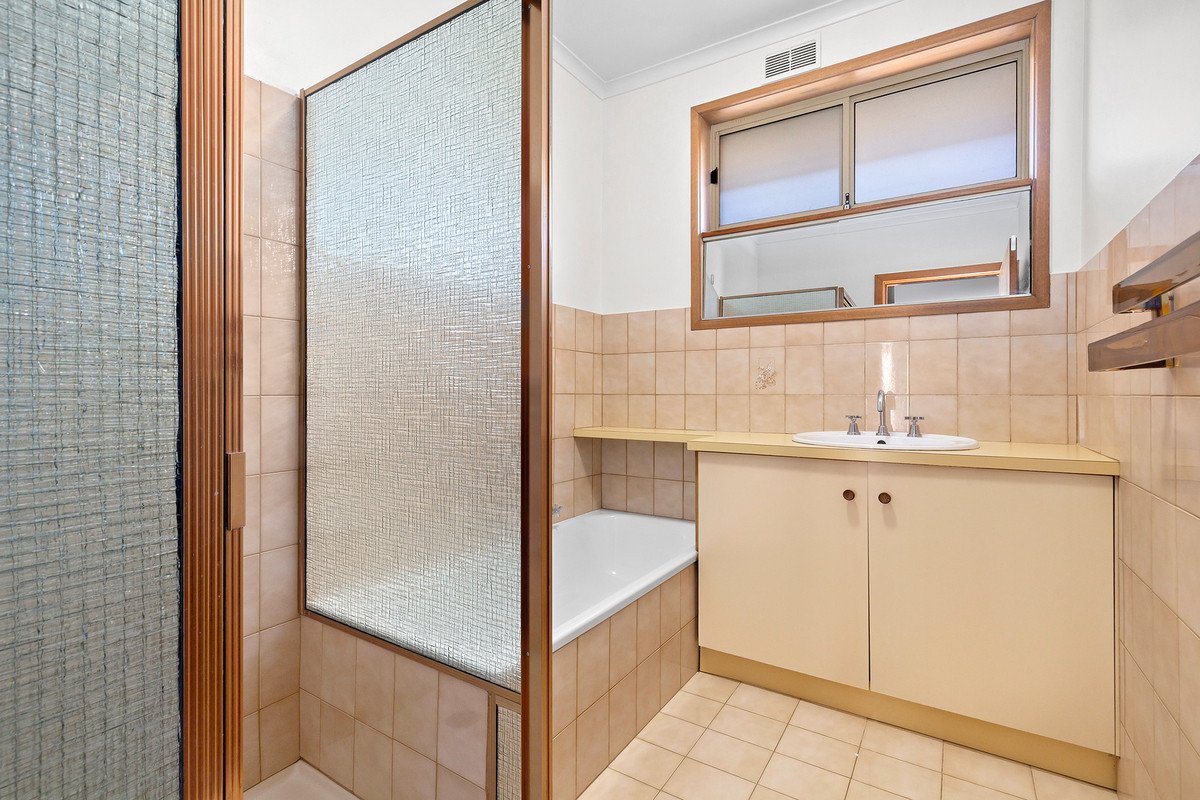 3/15 St Huberts Road, Carnegie image 6