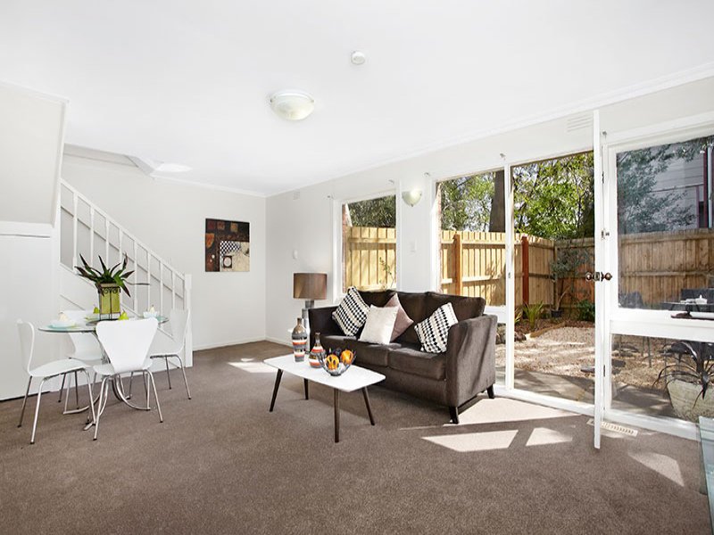 3/15 Strathalbyn Street, Kew East image 2