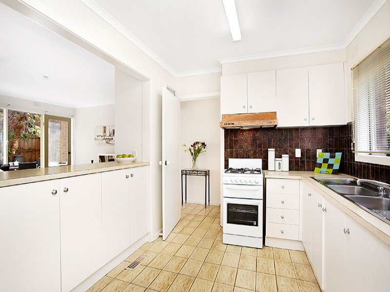3/15 Strathalbyn Street, Kew East image 3
