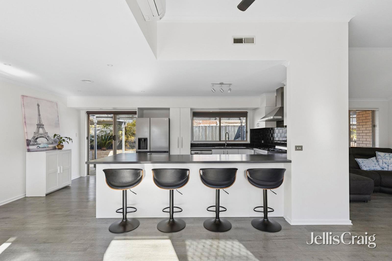 315 Wilsons Road, St Albans Park image 4