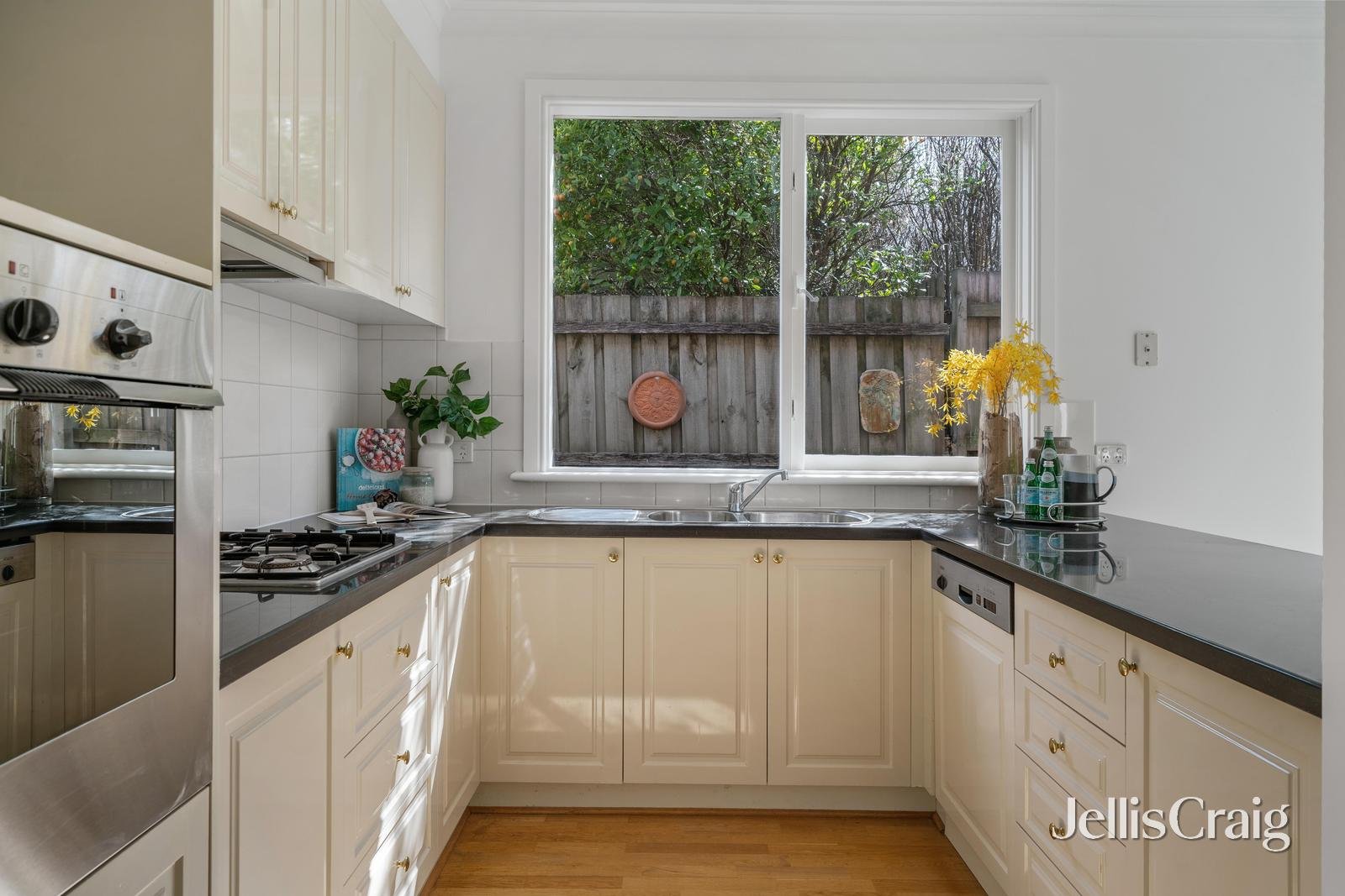 3/152 Burke Road, Glen Iris image 6