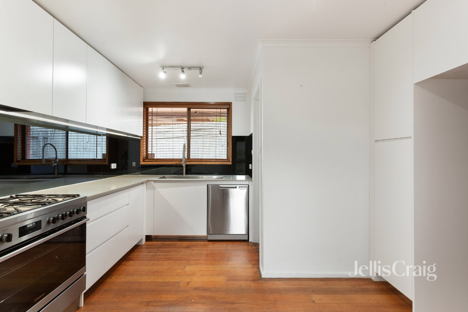 3/154 Hawdon Street, Heidelberg image 2