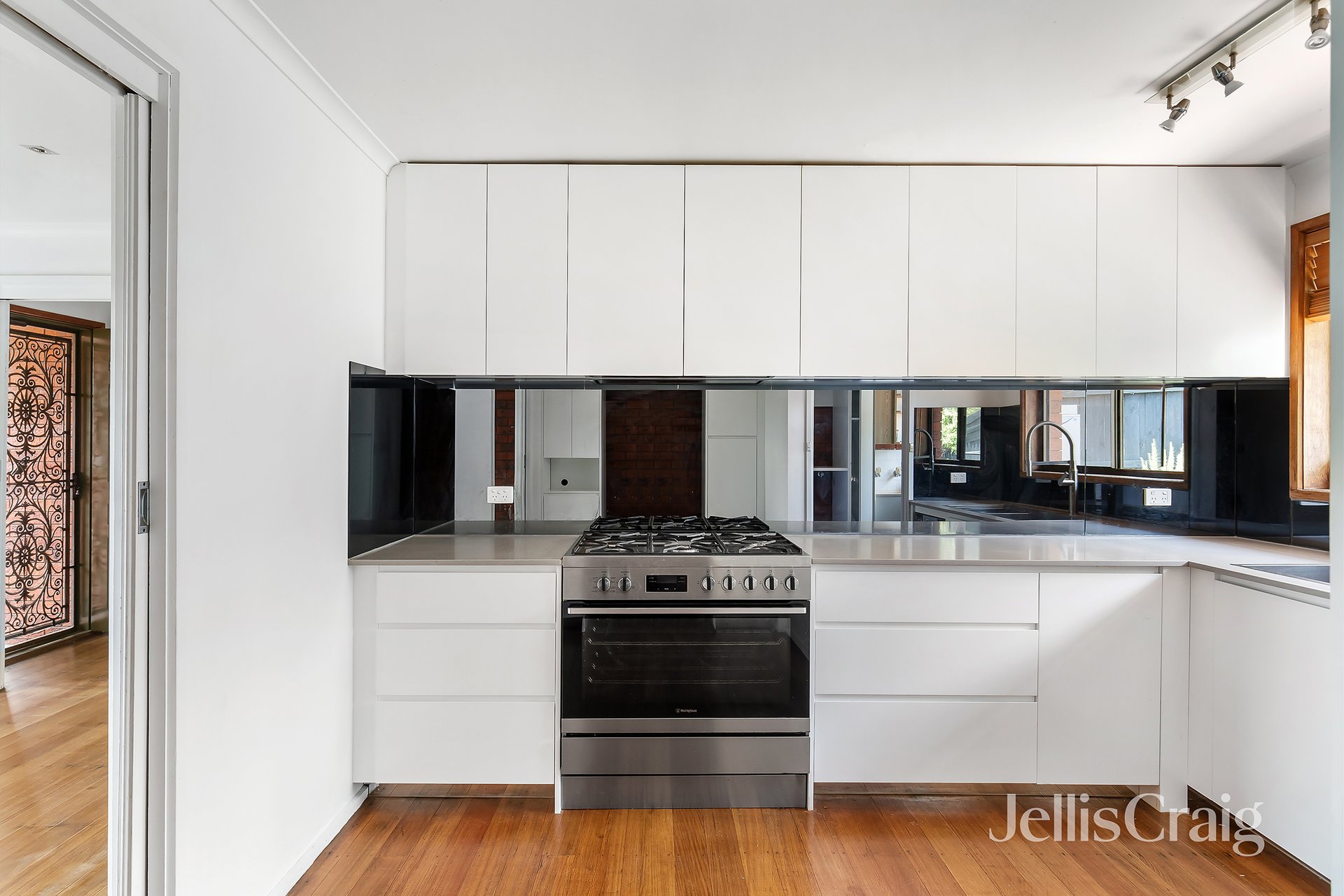 3/154 Hawdon Street, Heidelberg image 4