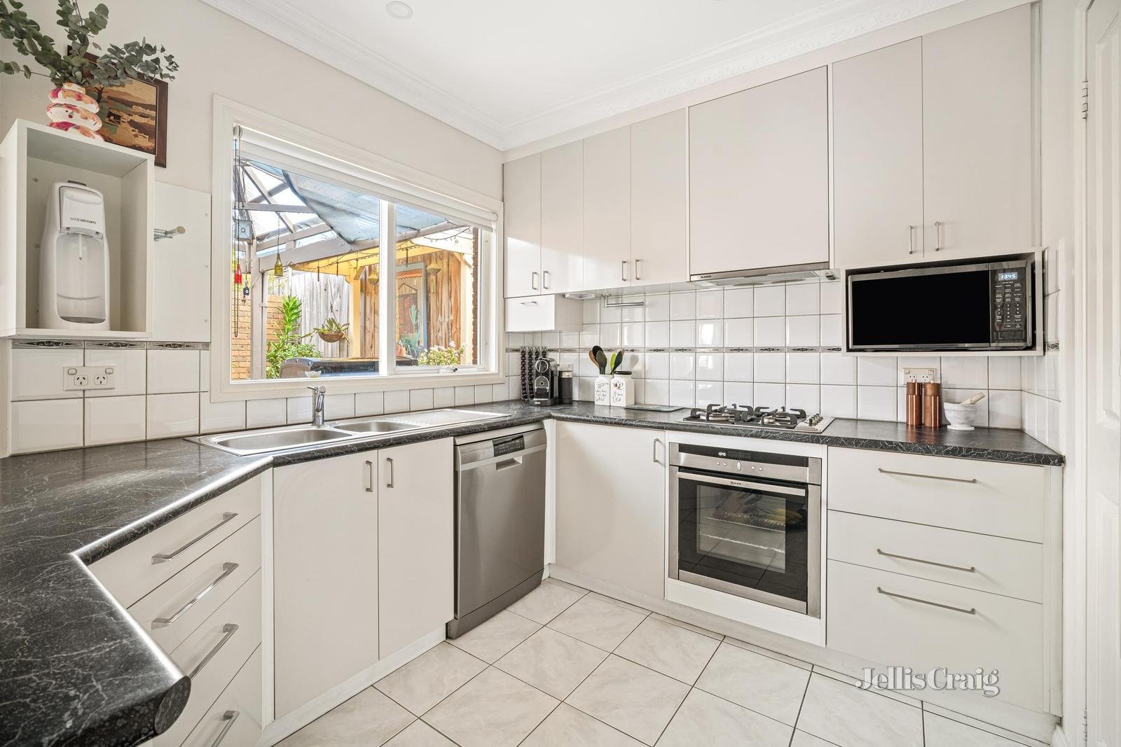 3/158 Balcombe Road, Mentone image 5