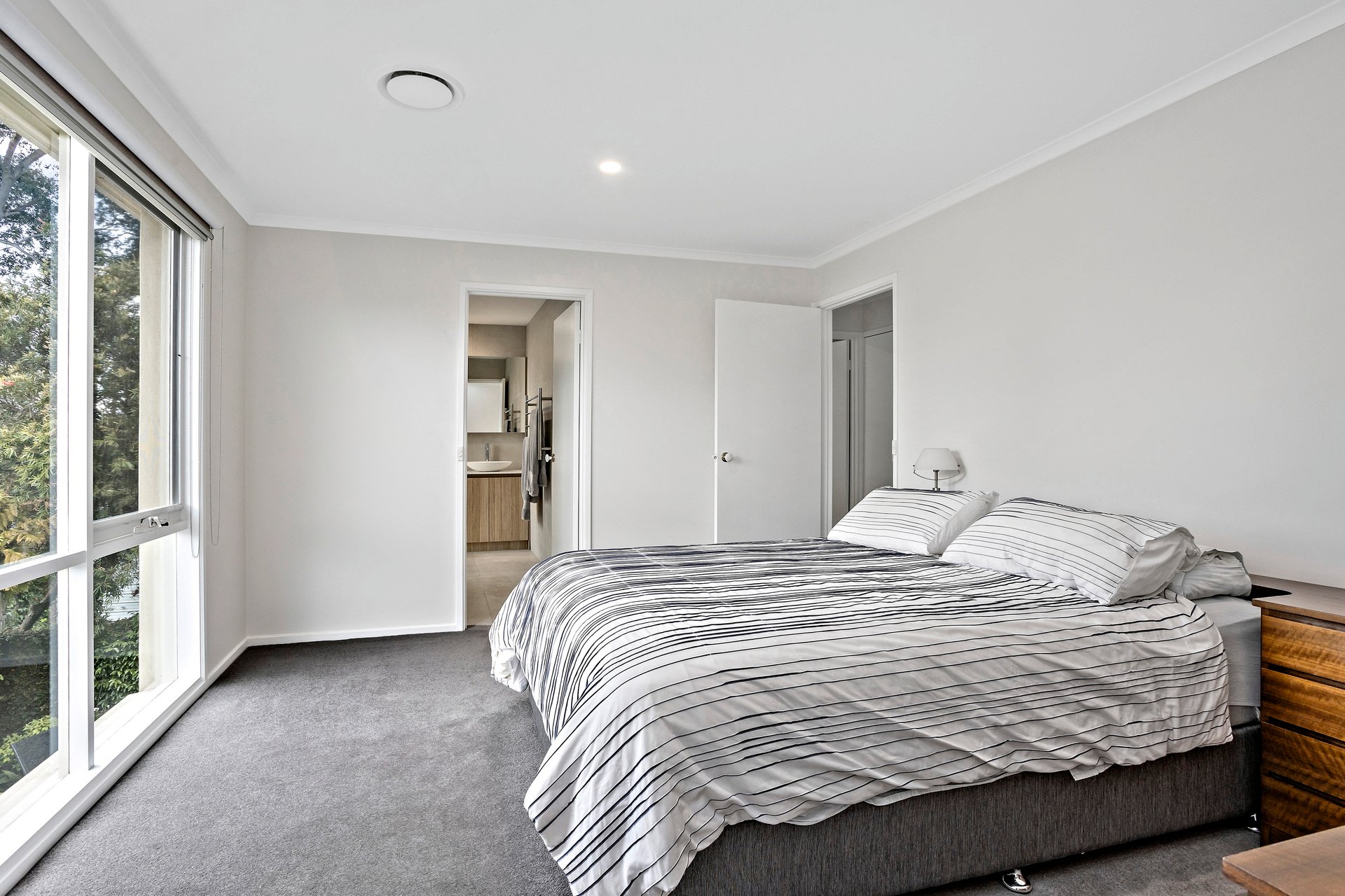 Property Gallery Thumbnail 11