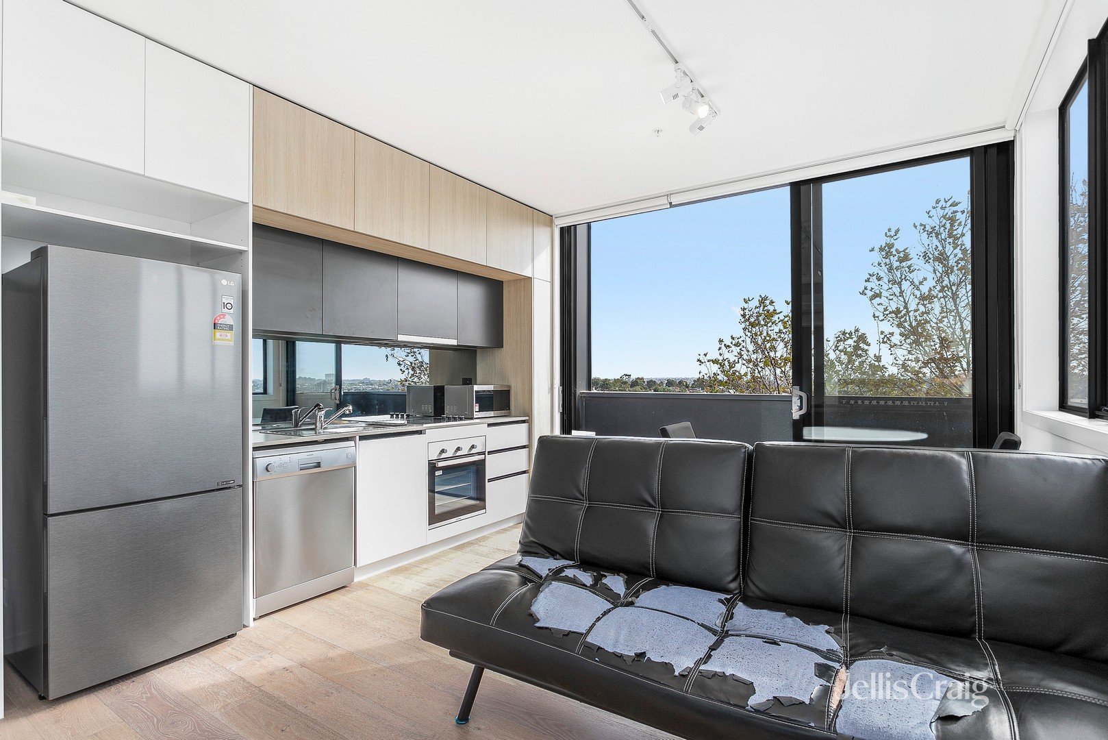 3.1/58 Moore Street, Footscray image 6
