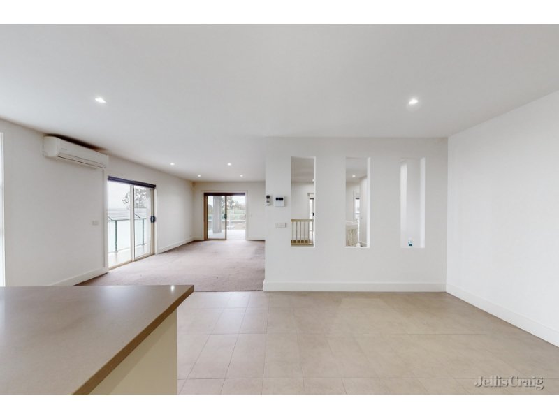 3/16 Lind Street, Strathmore image 3