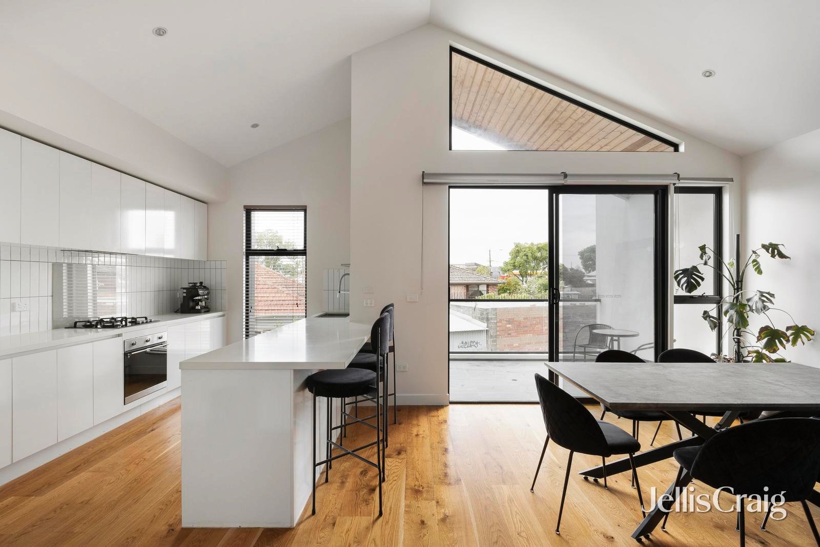 3/16 Swallow Street, Preston image 3