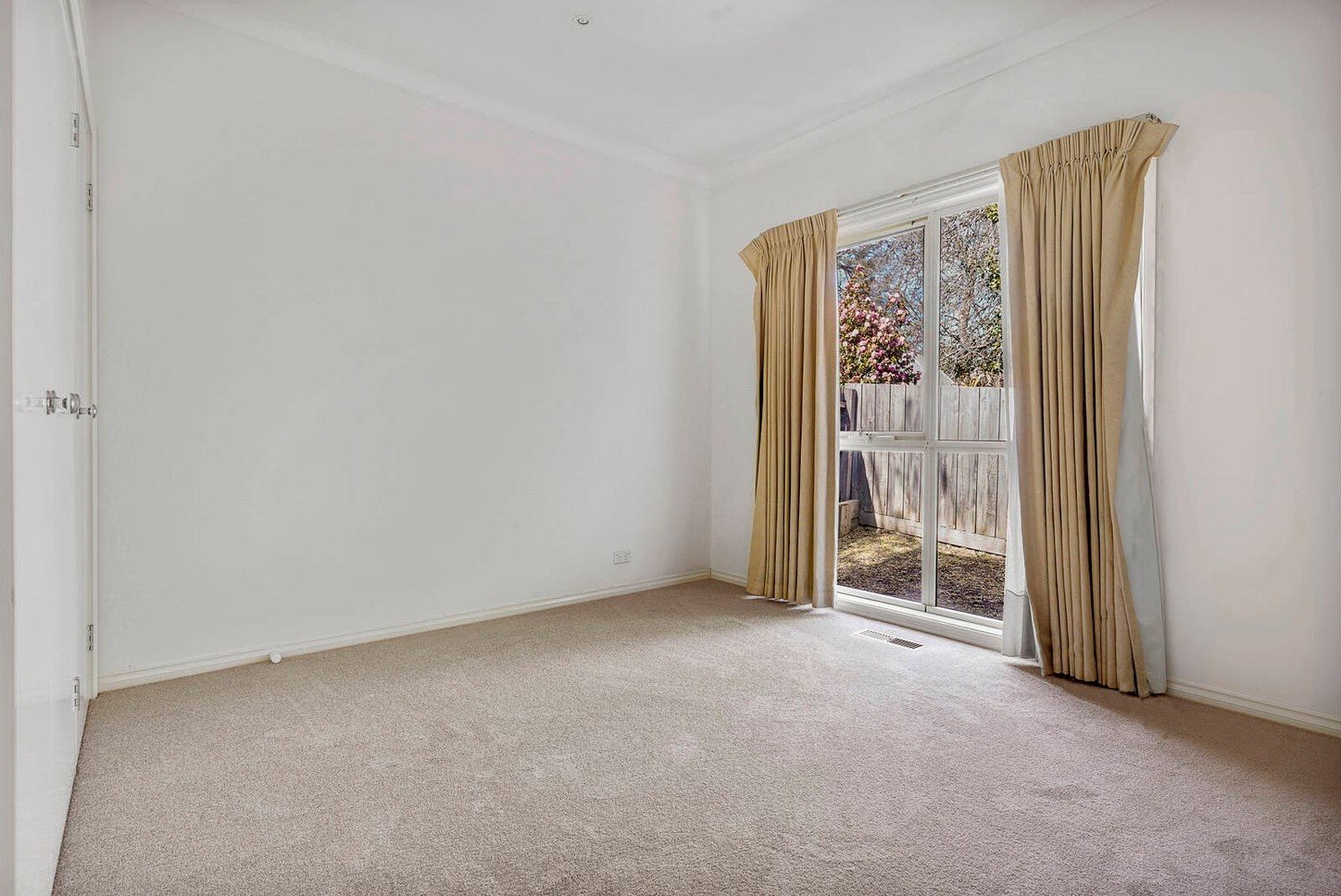 3/16 Sweetland Road, Box Hill image 5