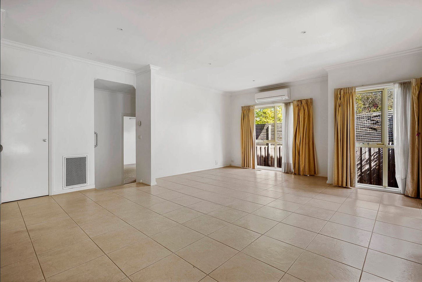 3/16 Sweetland Road, Box Hill image 3