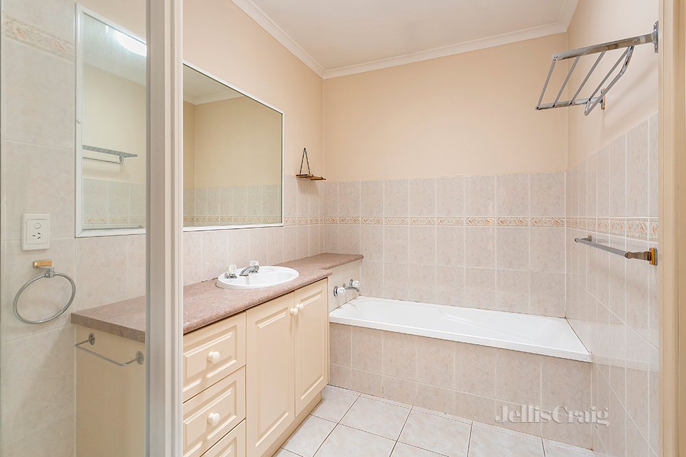 3/16 Wilkinson Street, Macleod image 5