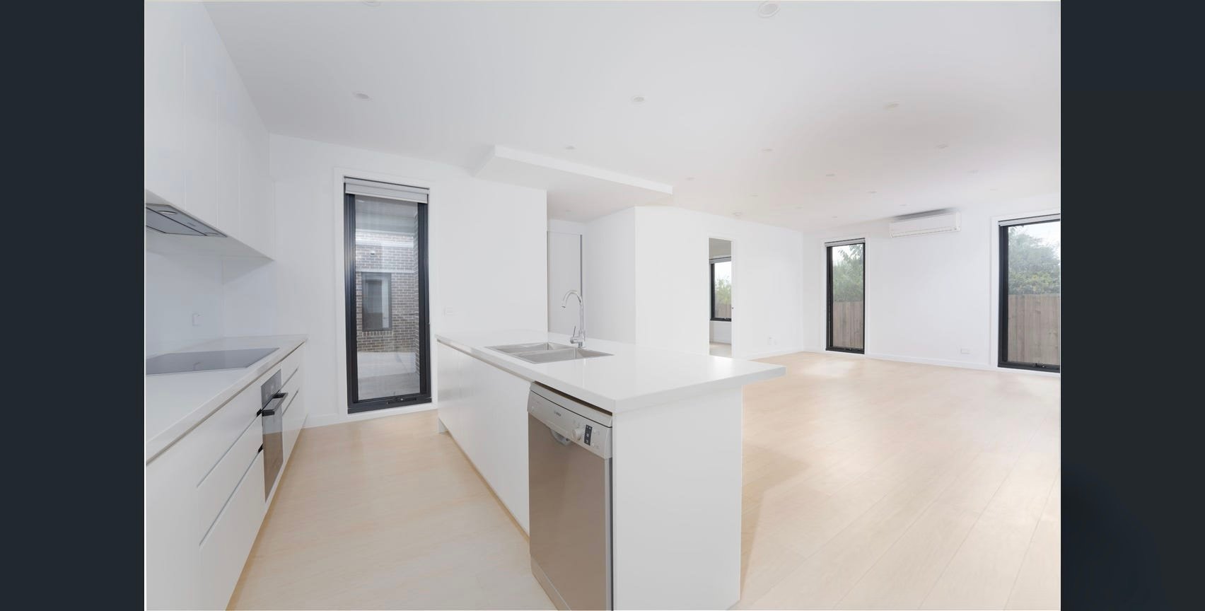 3/16 Wrendale Drive, Donvale image 2