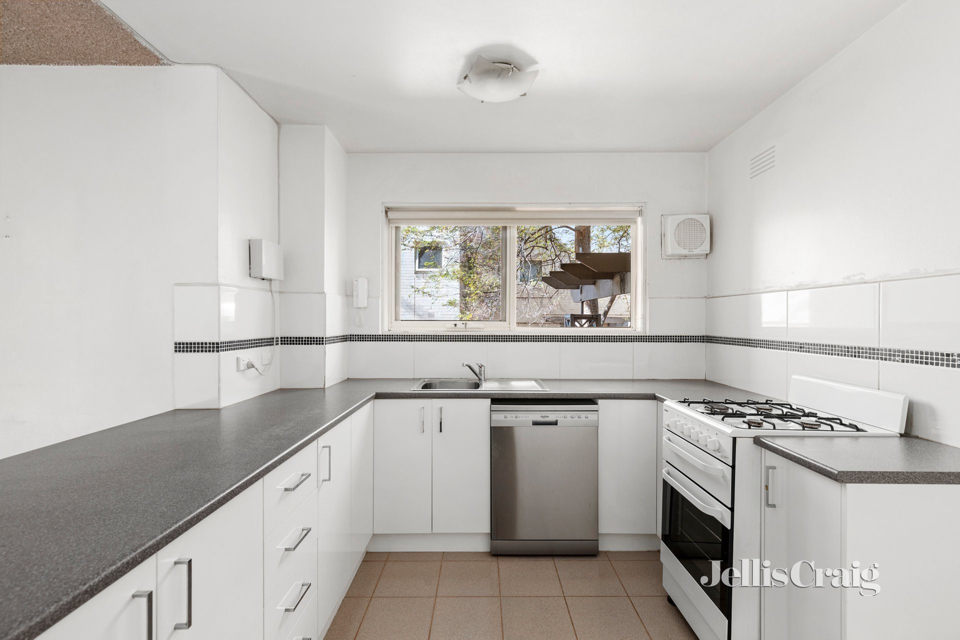 31/700 Lygon Street, Carlton image 2