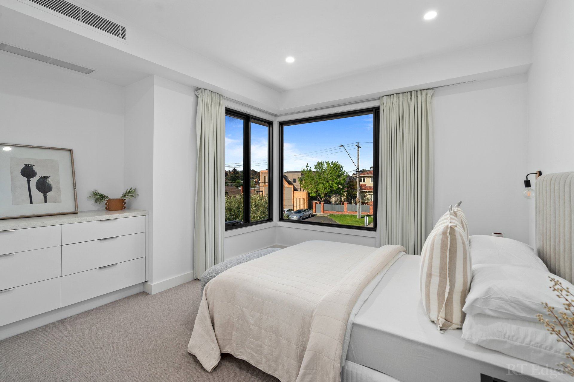 Property Gallery Thumbnail 12