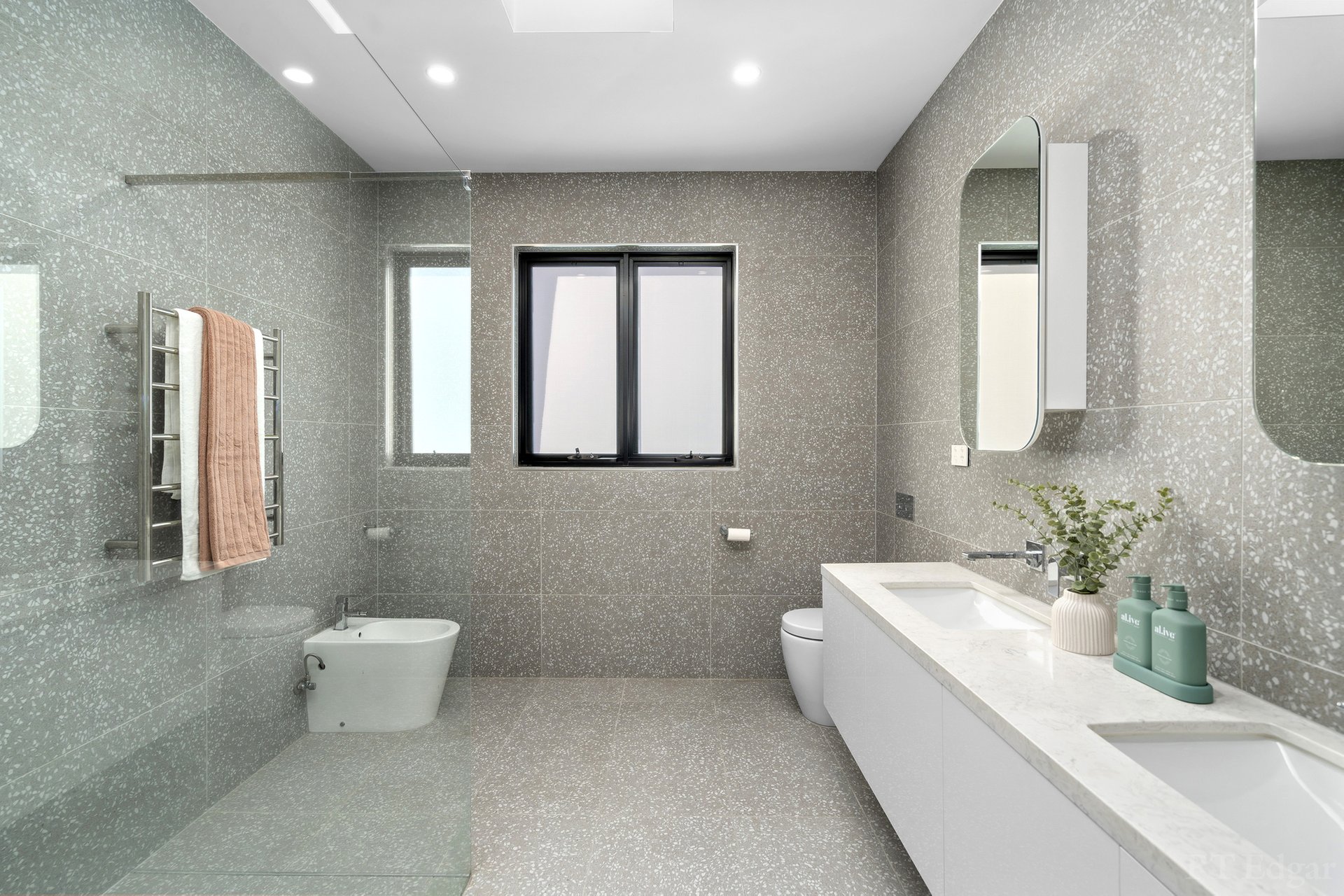 Property Gallery Thumbnail 16