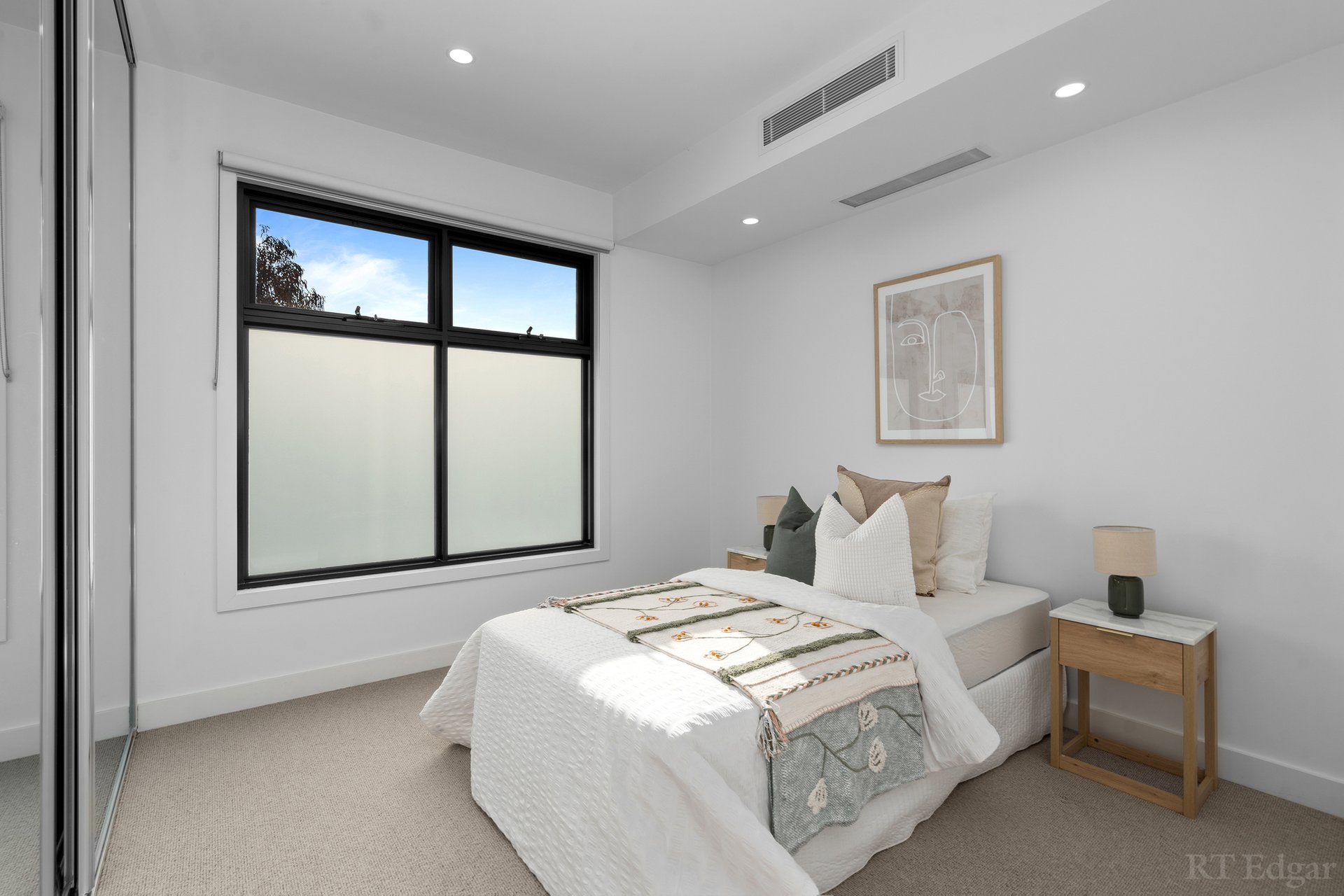 Property Gallery Thumbnail 17