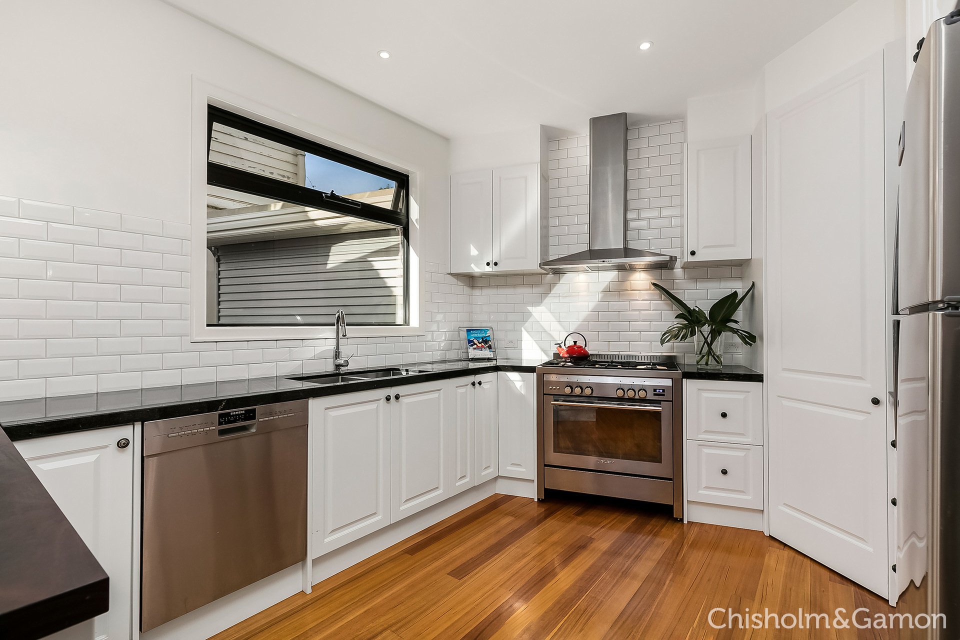 318 Esplanade East, Port Melbourne image 8