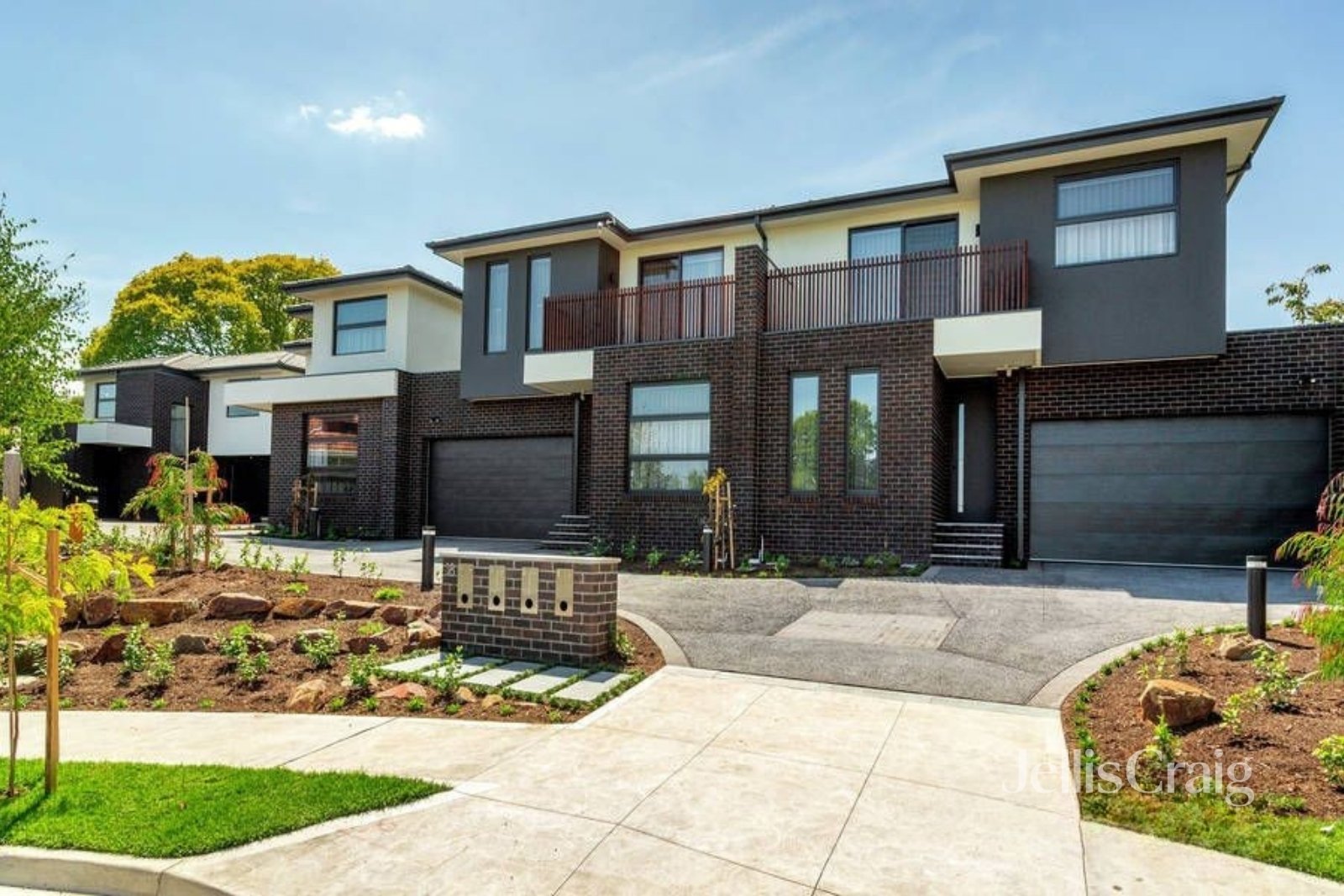 3/18 Leon Avenue, Rosanna image 1